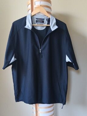 👔 P24" L28" Greg Norman Collection Quarter Zip Black Polo with Gray Collar
